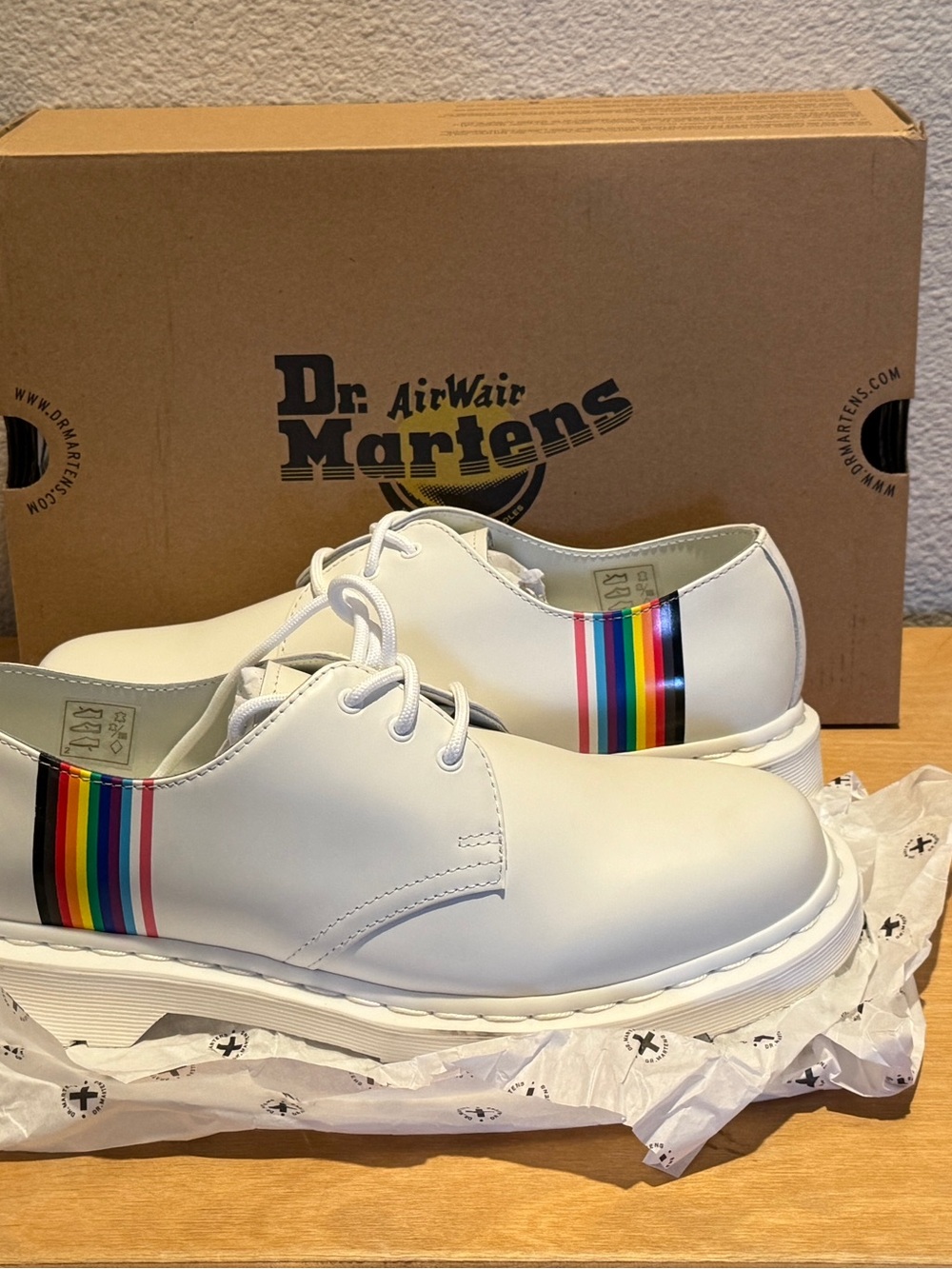 Dr Martens 1461 FOR PRIDE SMOOTH LEATHER OXFORD SHOES
Size women’s 10 men’s 9